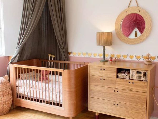 Móveis infantis em madeira para quarto de bebê
